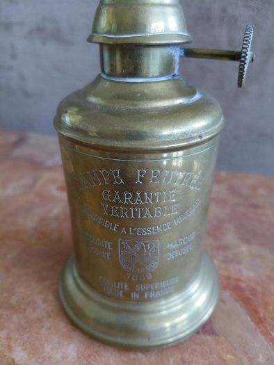 vintage petit French pigeon oil lamp