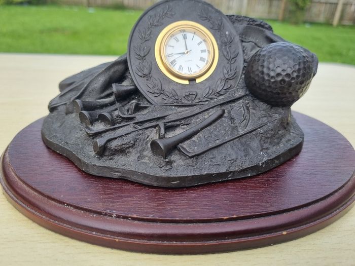 Royal Tara, golf-themed desk clock