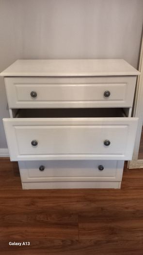 Chest of drawers