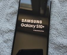 Samsung S10+ Prism Green 128GB+128GB SD Card
