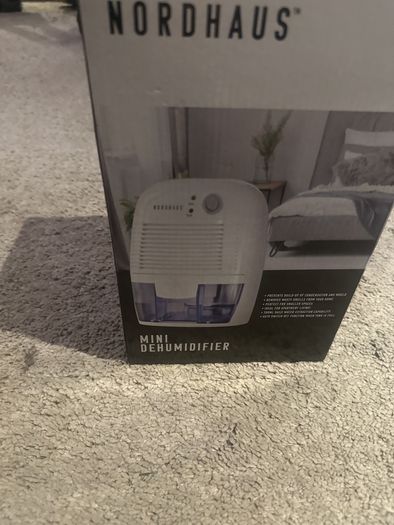 Mini dehumidifier