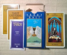 Tarot cards - Tarot Universal de Salvador Dali bilingual English and Spanish mint condition unique & rare
