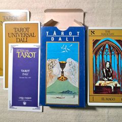 Tarot cards - Tarot Universal de Salvador Dali bilingual English and Spanish mint condition unique & rare