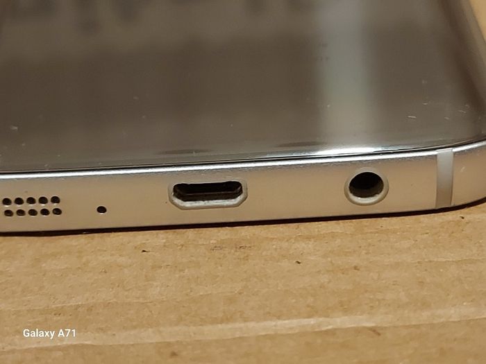 Samsung S7, SM-G930F, Not Powering On, sim tray missing, for parts or repair, excellent cosmetic condition