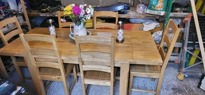 Dinning table and 6 chairs