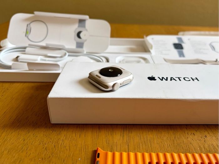 Apple Watch SE 2nd Gen GPS 40mm Starlight Aluminium Case 1 Owner Extras 14pc New Charger Case Strap Band Professional Office Work Lifestyle Fitness Outdoors Elegant Party Event Magnetic Ocean