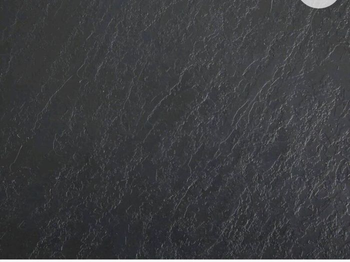 Low profile shower tray
