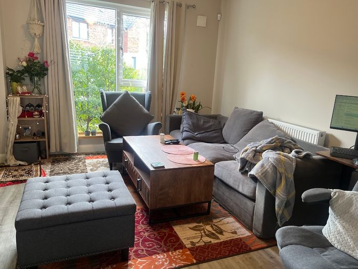 New condition 4 seater comfy sofa with washable covers