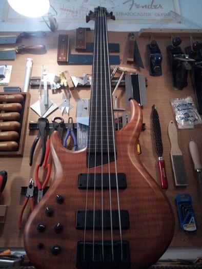 MTD Fretless Bass