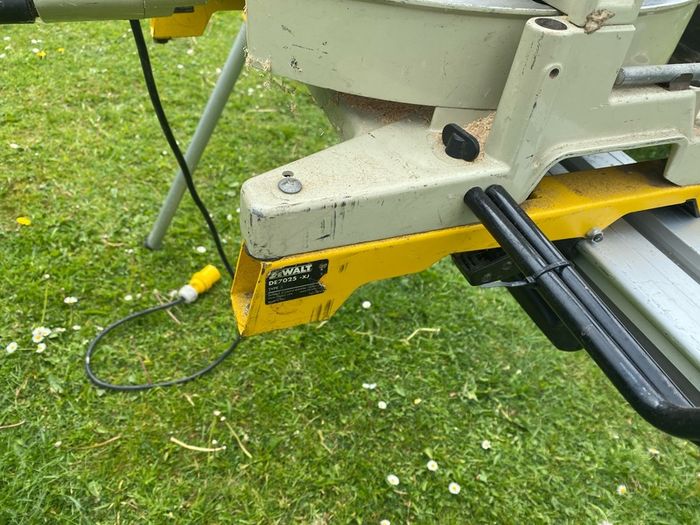 Makita mitre saw 110v and DeWalt leg stand