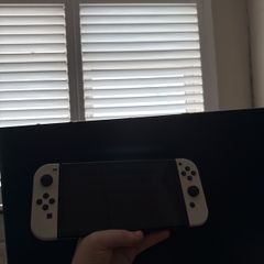 Nintendo switch OLED (White)