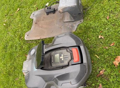 Husqvarna 415x robot mower and charging station