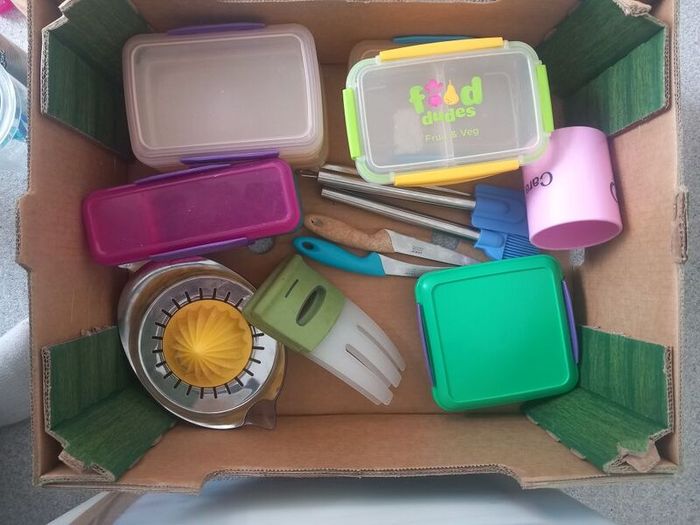 Bundle of kitchen items