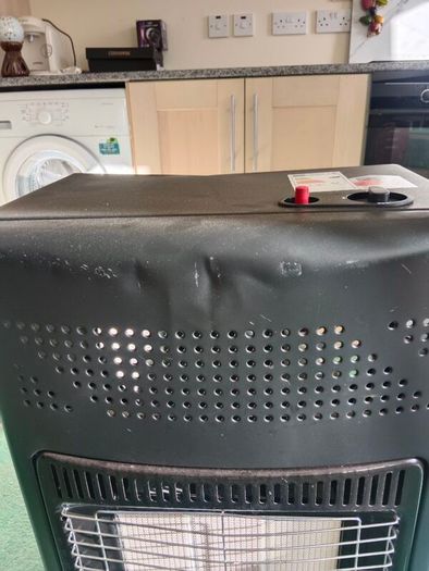 Kingavon Gas heater with cylinder and gas bottle ( The bottle is empty).
