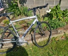 Bianchi hybrid bike