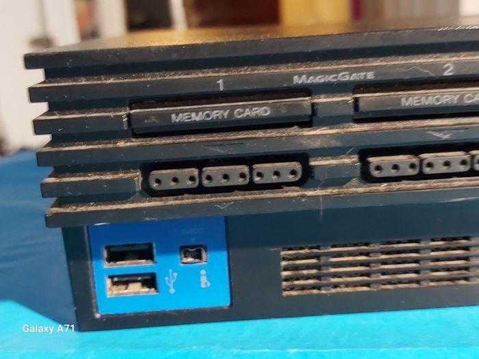 Playstation 2 Model SCPH-30003 R, Powers on and off, Opens and closes disk tray, Comes with power lead only