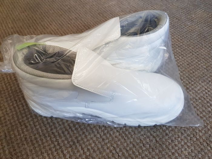 New Safety Shoes size 9
