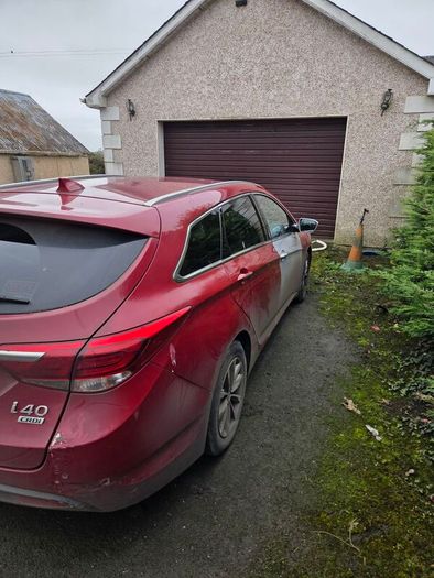 hyundai i40 breaking