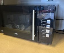 De'Longhi 800W 20L Solo Microwave Oven