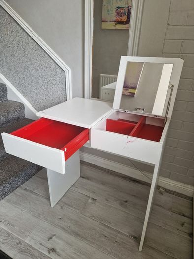 Dressing table