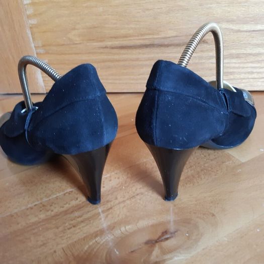 black leather size 39 brand zodiaco