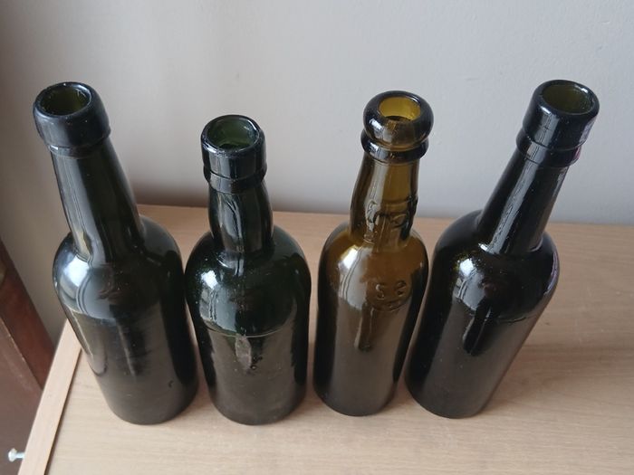 Lot of 4 vintage Guinness bottles