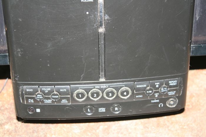 iLuv 4 disk CD player (in working order)
