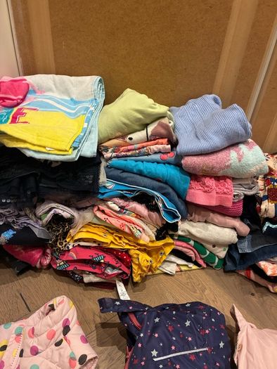Girls bundle (250 items)
