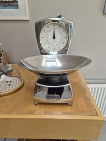 Vintage style weighing scales