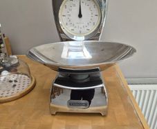 Vintage style weighing scales