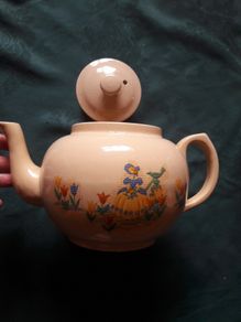 Crinoline lady teapot carraig ware