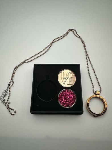 Mi Moneda Type Necklaces