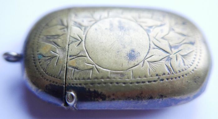 Antique Engraved Vesta Case Match Striker