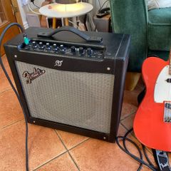 Fender Mustang 2 guitar amp