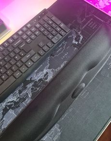 Keyboard wrist/forearm rest