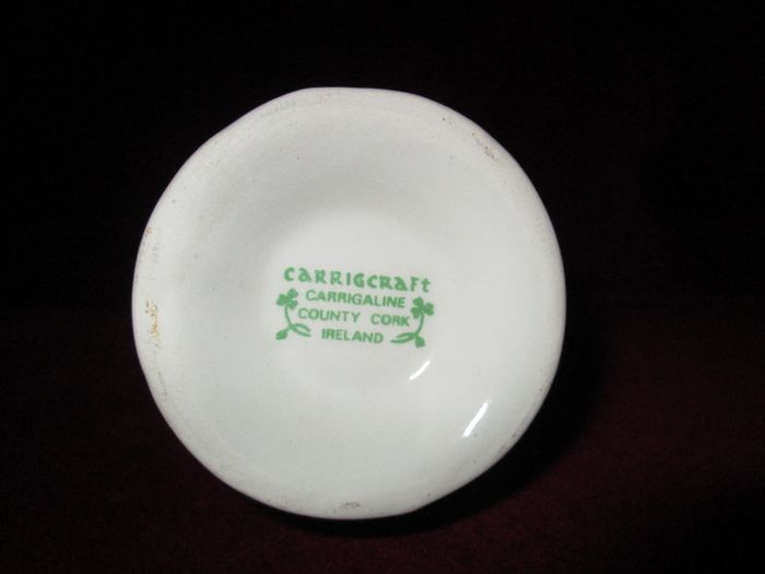 Antique "Carrigcraft" Ornamental Souviner Vase. (7" t)