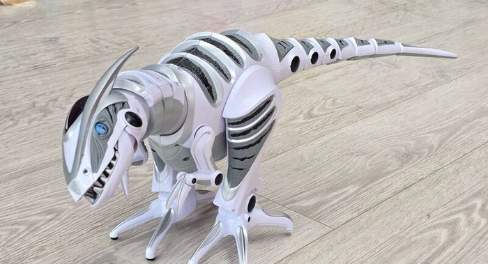 Roboraptor Dinosaur with remote control