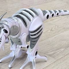 Roboraptor Dinosaur with remote control