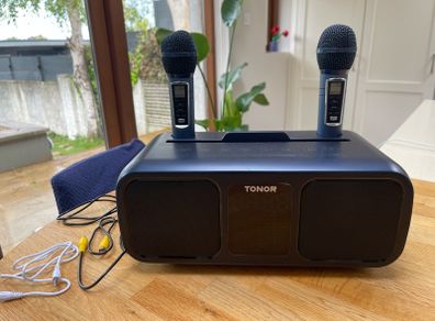 Karaoke Machine with 2 x wireless mics