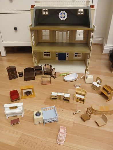 Sylvanians dolls house + furniture