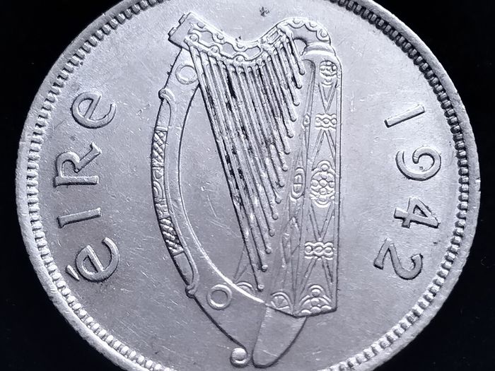 #167 - Ireland - 1942 - Florin - Silver - KM.15