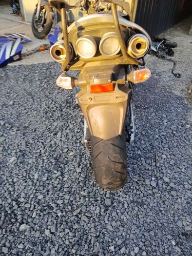 Suzuki gsr 600