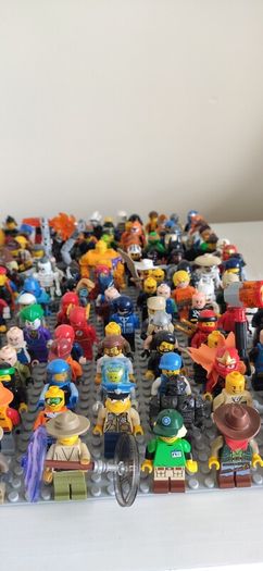 LEGO Collection (2011-2018) Mixed Figures & Bricks, Blue Ninjago NRG Zane figure with his spinner.