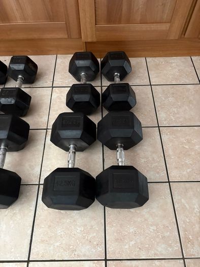 540kg Of Rubber Hex Dumbbells, Cheapest Set On Here At 1.85 Per Kg For Set! Originally 4 Euro Per Kg!!