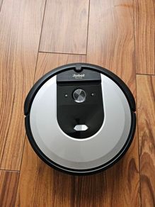 iRobot Roomba i7 Smart Robot Vacuum