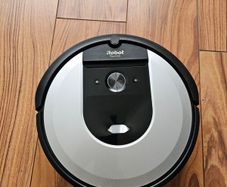 iRobot Roomba i7 Smart Robot Vacuum
