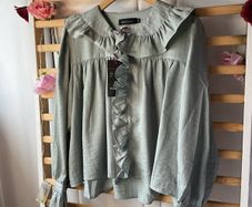 blouse Bnwt frilled collar blouse dipped back hem short feminine baloot size small (12) due to style
