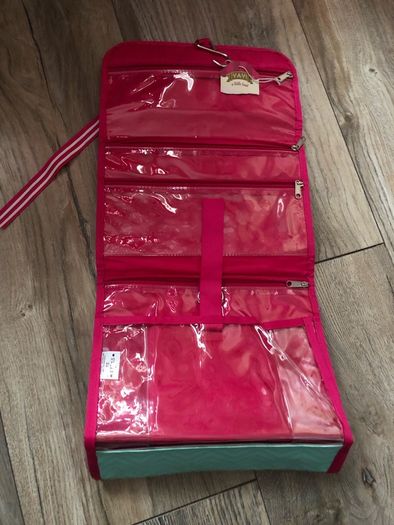 Cosmetics / wash bag