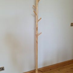 Wooden freestanding coat hanger
