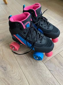 Children's Roller Skates size 4 with protective pads and box